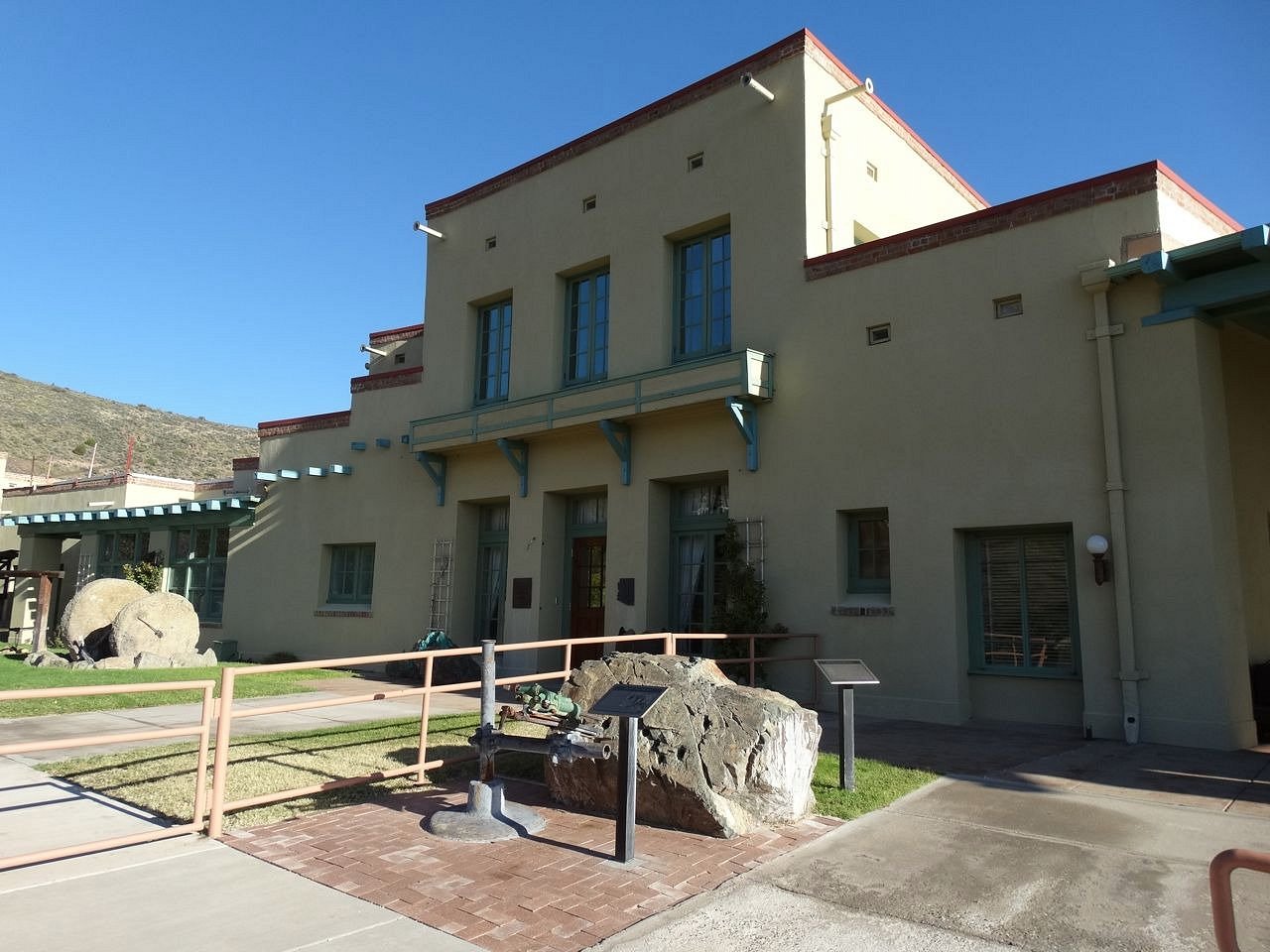 Real-world photograph of Douglas Mansion